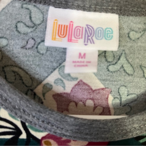LulaRoe NWT Randy T-Shirt Size Medium - Picture 2 of 5